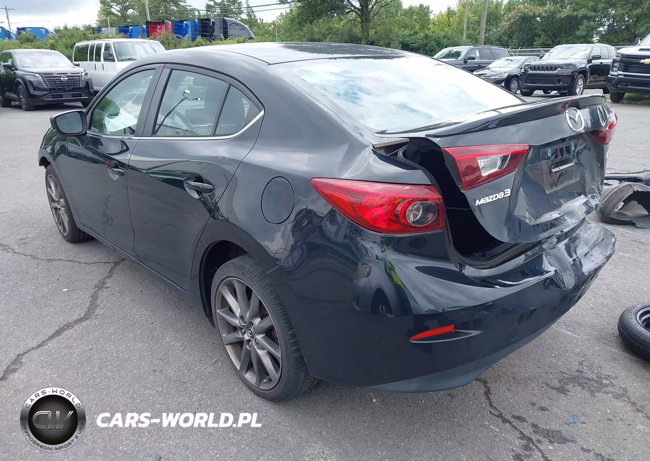 2018 Mazda Mazda3 Touring VIN:3MZBN1V32JM261581 - 3
