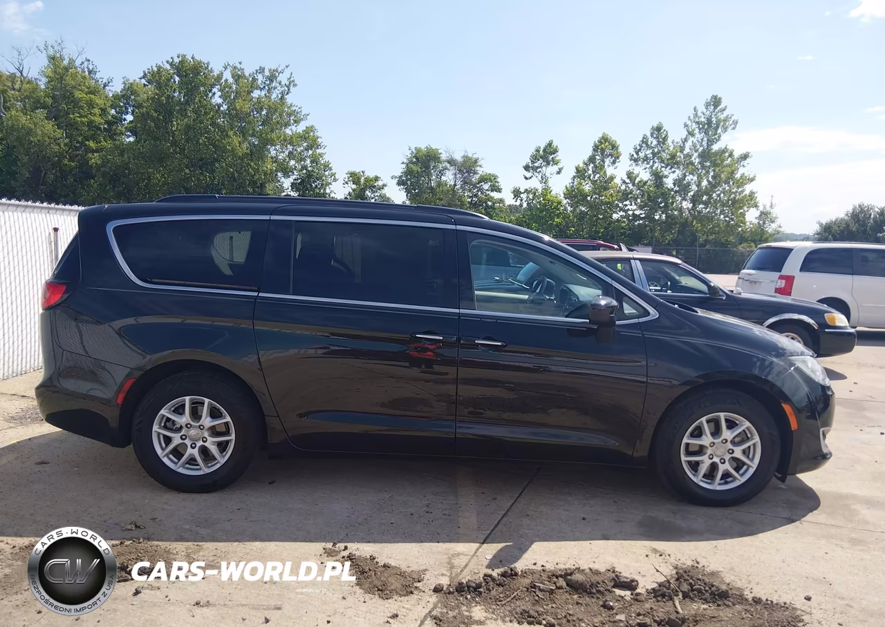 2017 Chrysler Pacifica Touring Plus VIN:2C4RC1BG3HR771827 - 13