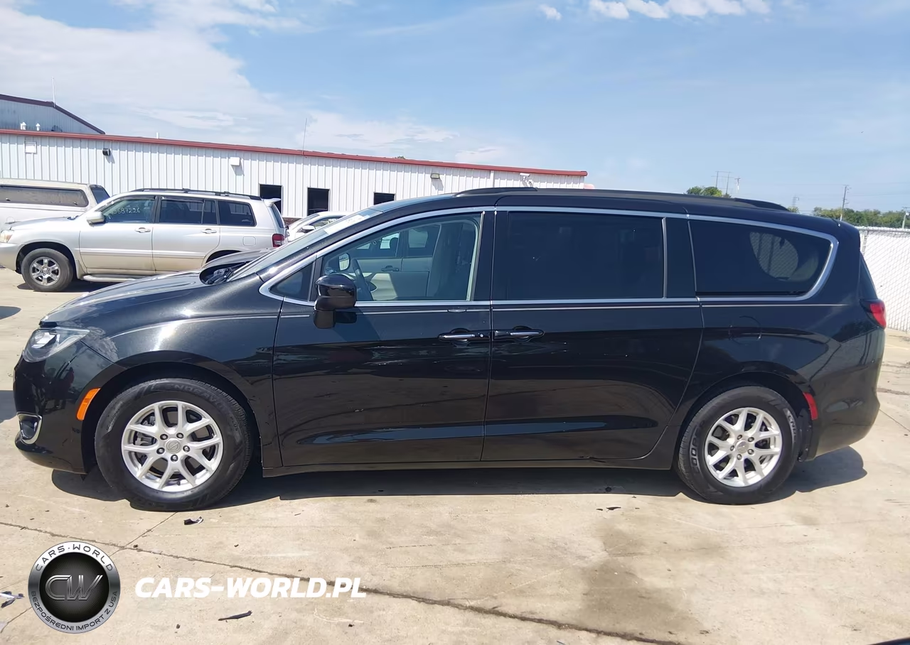 2017 Chrysler Pacifica Touring Plus VIN:2C4RC1BG3HR771827 - 14