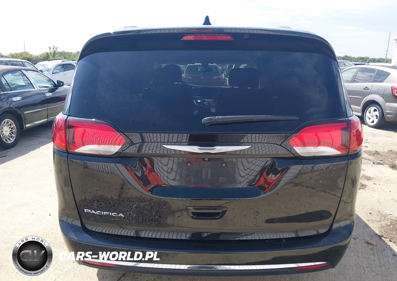 2017 Chrysler Pacifica Touring Plus VIN:2C4RC1BG3HR771827 - 16