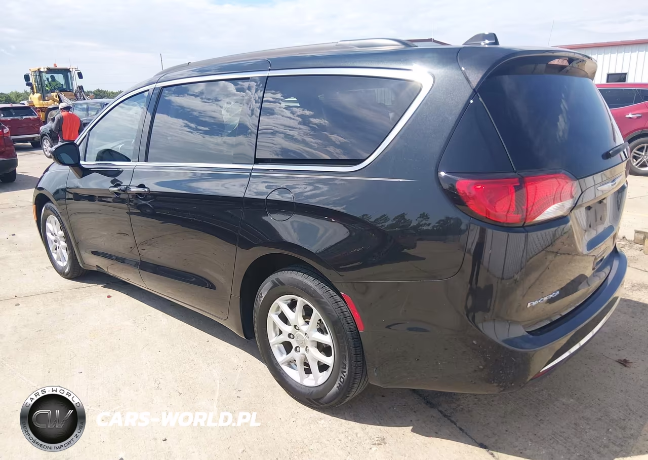 2017 Chrysler Pacifica Touring Plus VIN:2C4RC1BG3HR771827 - 3