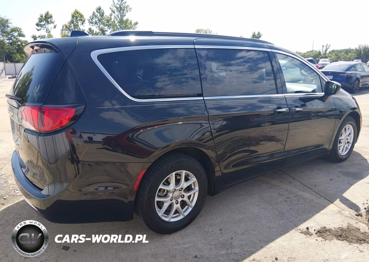 2017 Chrysler Pacifica Touring Plus VIN:2C4RC1BG3HR771827 - 4