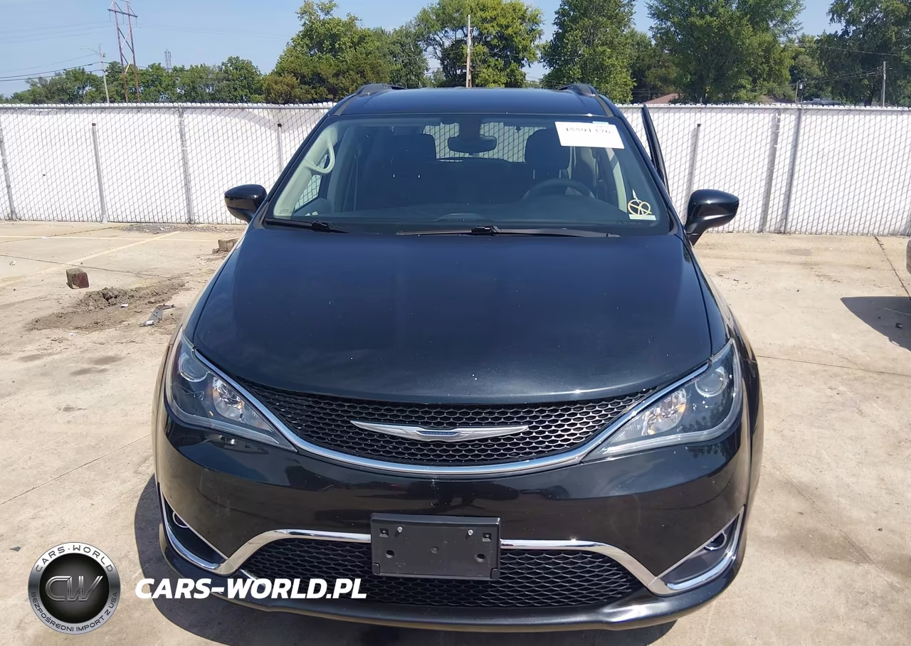 2017 Chrysler Pacifica Touring Plus VIN:2C4RC1BG3HR771827 - 6