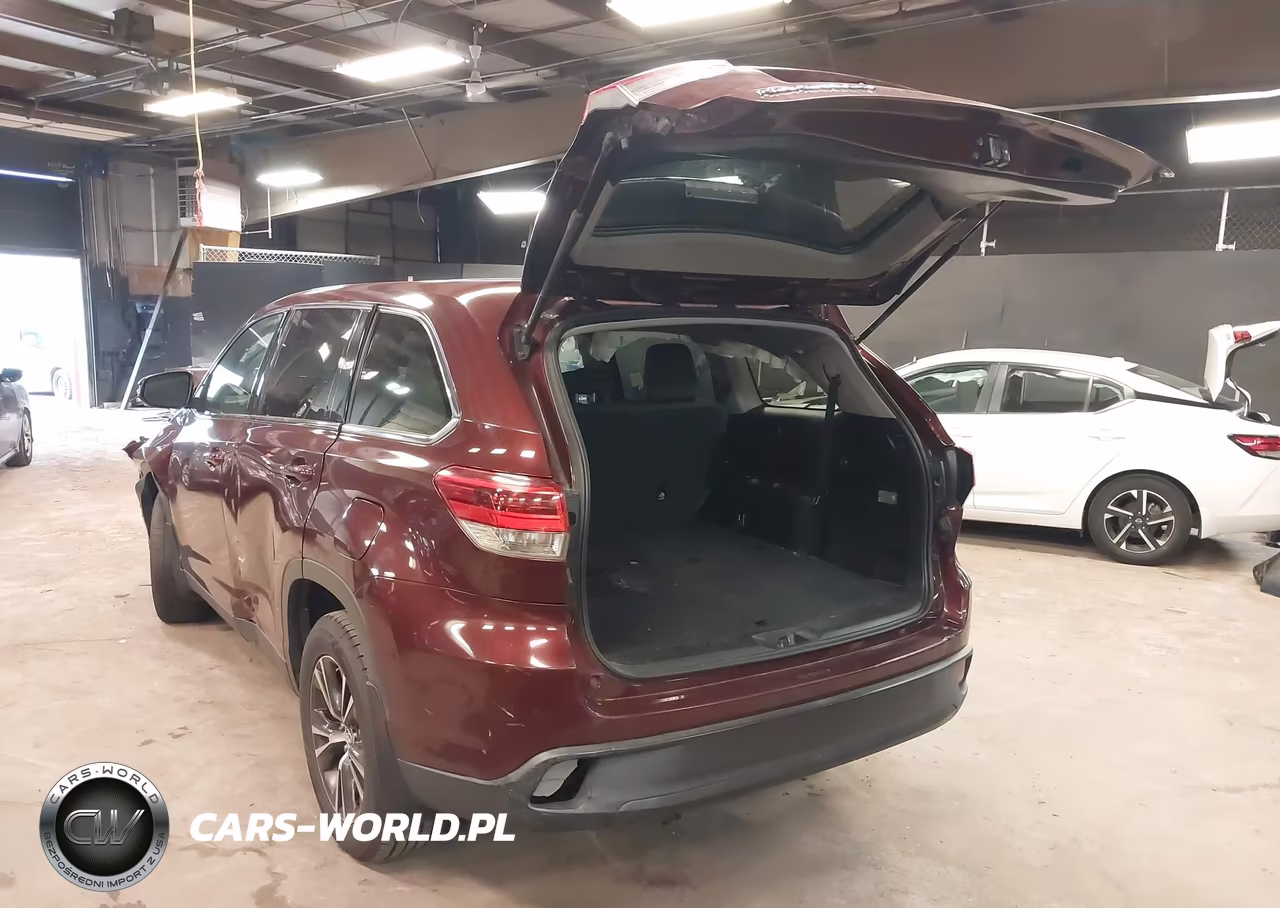 2019 Toyota Highlander Le VIN:5TDBZRFH9KS915378 - 3
