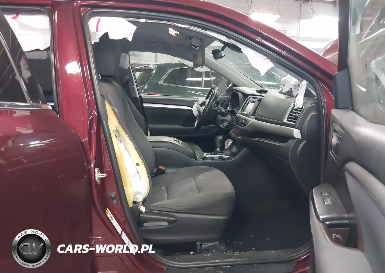 2019 Toyota Highlander Le VIN:5TDBZRFH9KS915378 - 5