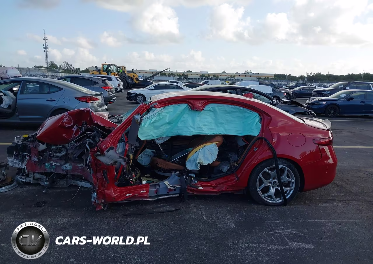 2019 Alfa Romeo Giulia Ti VIN:ZARFAMBNXK7599898 - 14