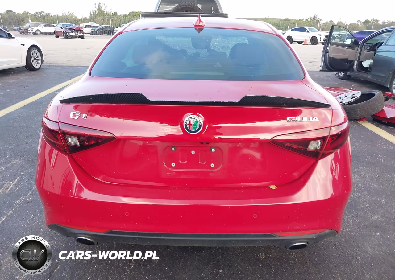 2019 Alfa Romeo Giulia Ti VIN:ZARFAMBNXK7599898 - 16