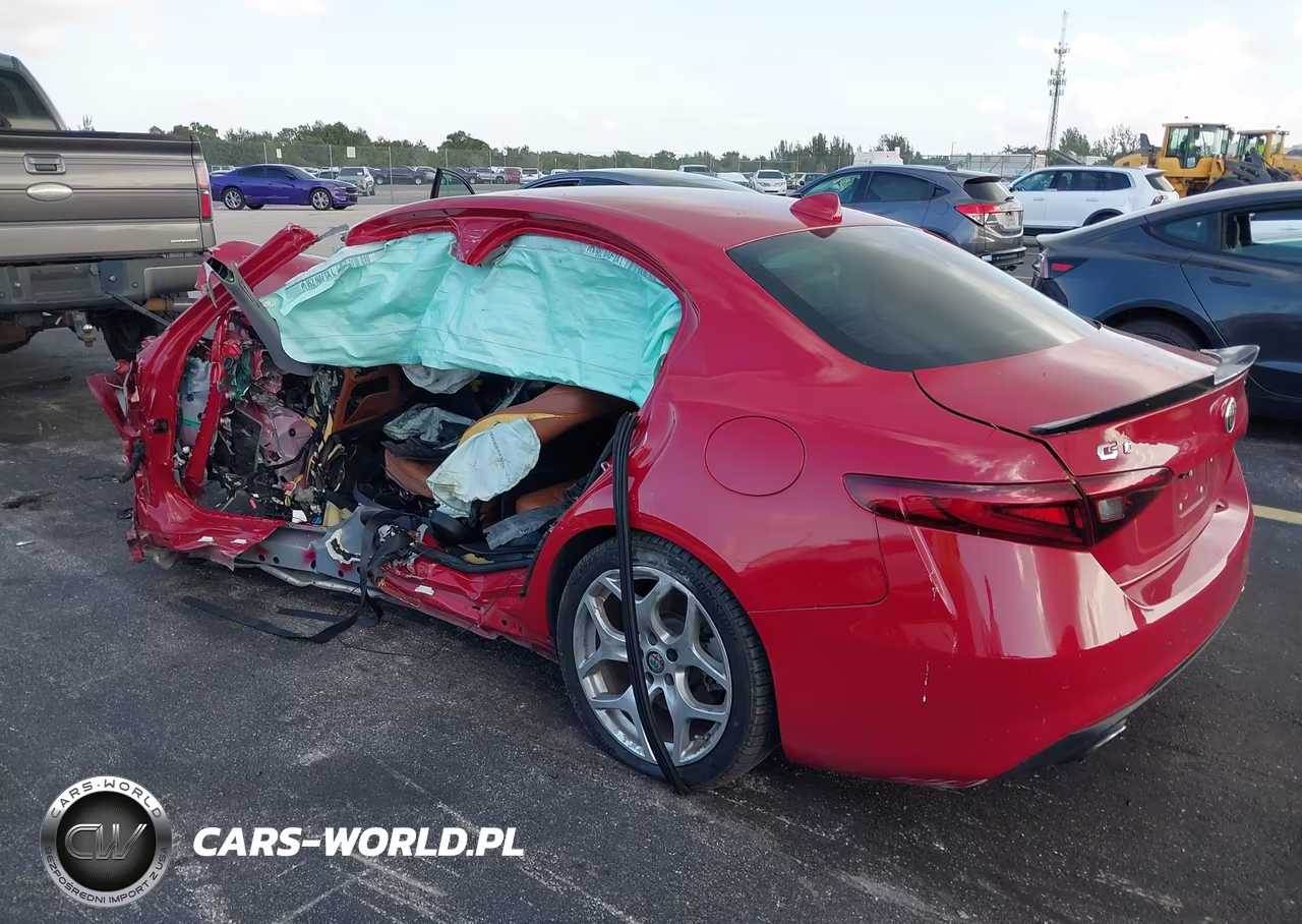 2019 Alfa Romeo Giulia Ti VIN:ZARFAMBNXK7599898 - 3