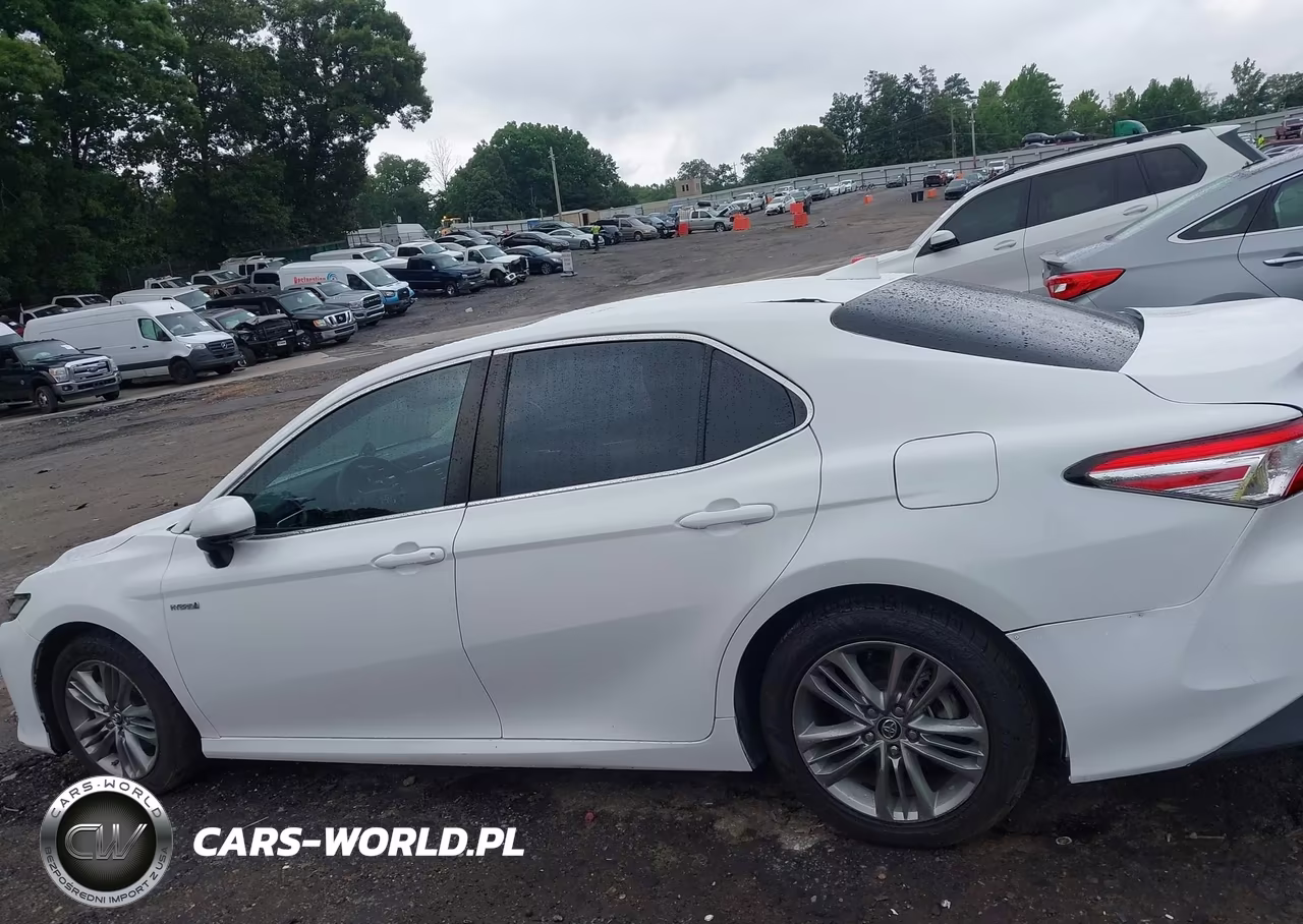2018 Toyota Camry Hybrid Le VIN:4T1B31HK2JU502722 - 13