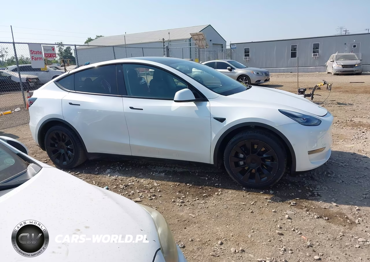 2021 Tesla Model Y Standard Range Rear-Wheel Drive VIN:5YJYGDED2MF105910 - 14
