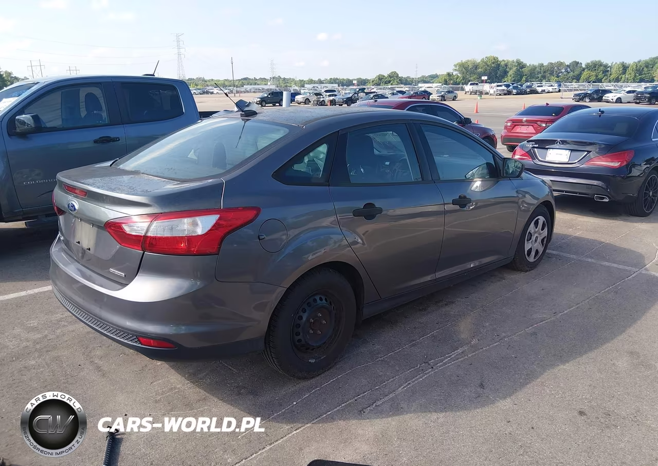 2013 Ford Focus S VIN:1FADP3E26DL330728 - 4