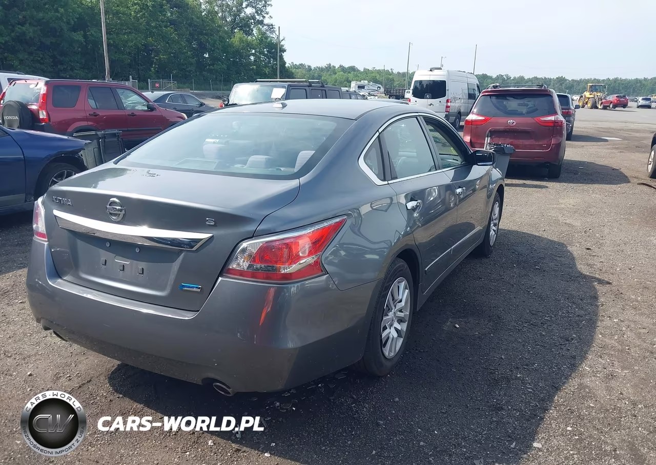 2014 Nissan Altima 2.5 S VIN:1N4AL3AP5EN390442 - 4