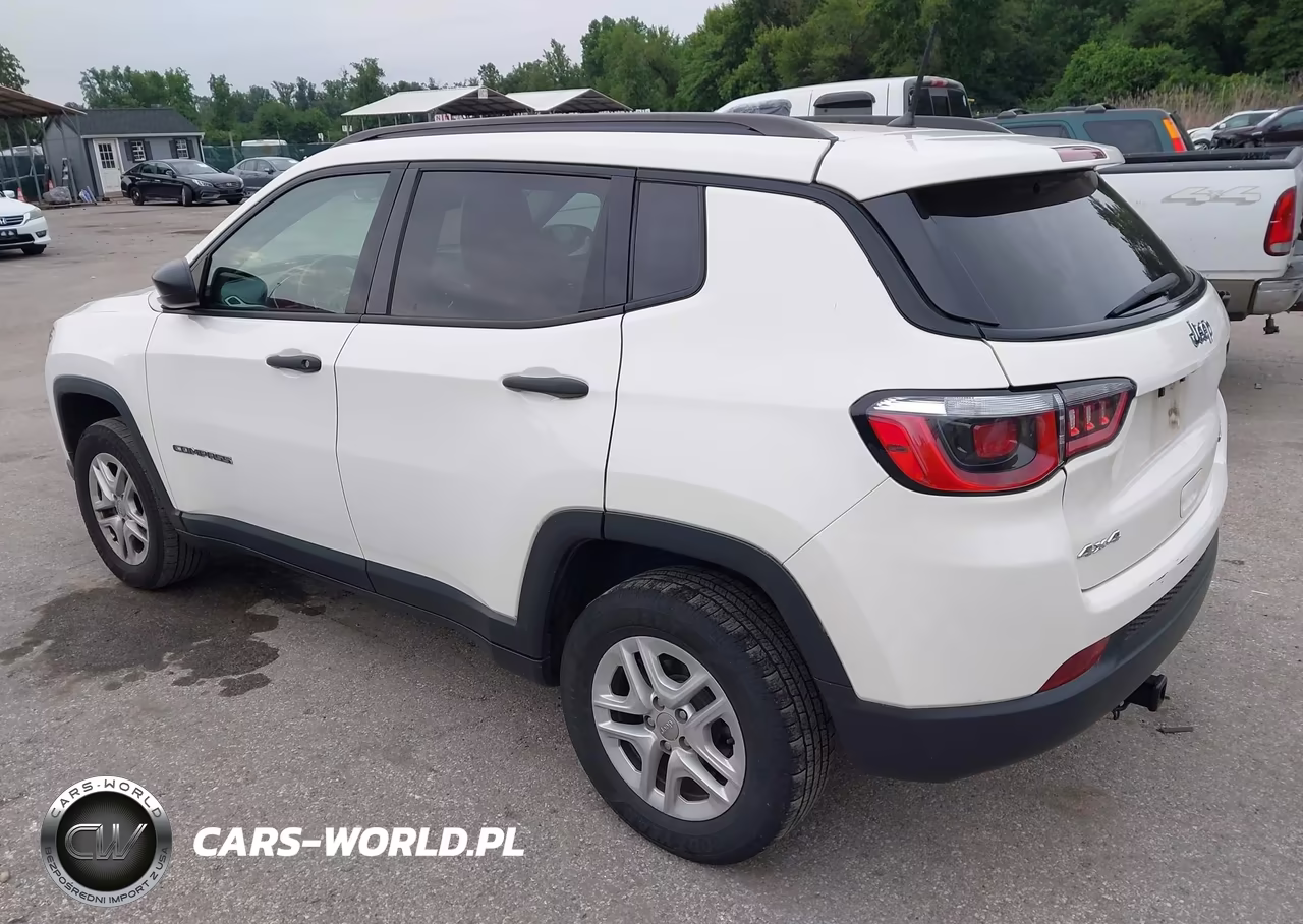 2018 Jeep Compass Sport 4X4 VIN:3C4NJDAB8JT281656 - 3