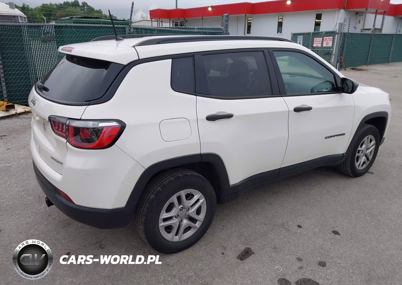 2018 Jeep Compass Sport 4X4 VIN:3C4NJDAB8JT281656 - 4