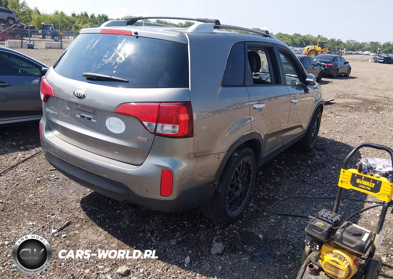 2014 Kia Sorento Lx VIN:5XYKTDA67EG477410 - 4
