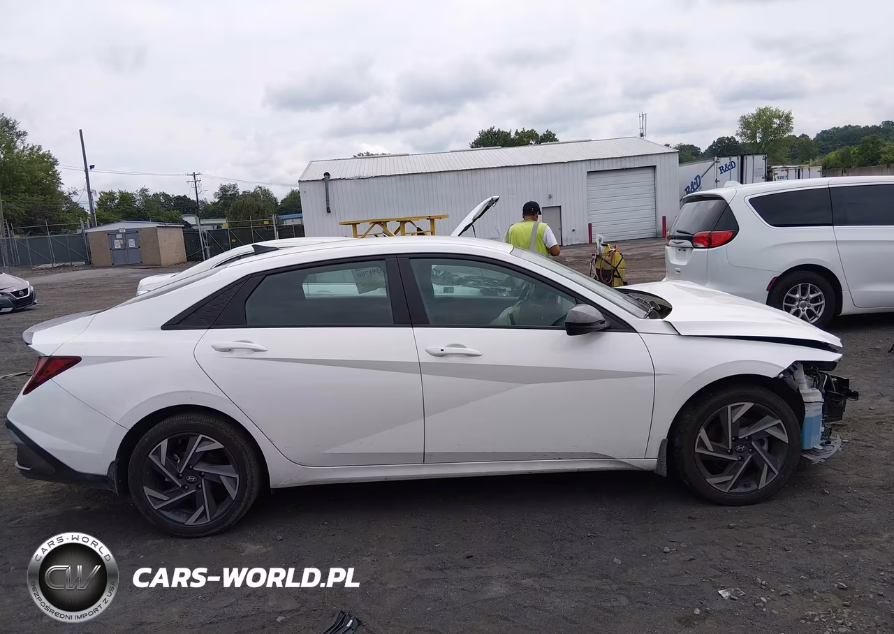 2025 Hyundai Elantra Sel Sport VIN:KMHLM4DGXSU882477 - 13