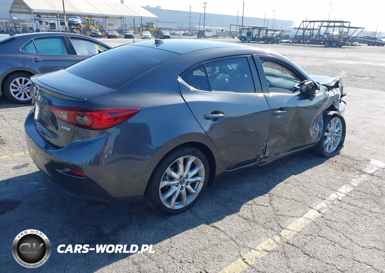 2015 Mazda Mazda3 S Touring VIN:JM1BM1V39F1232945 - 4