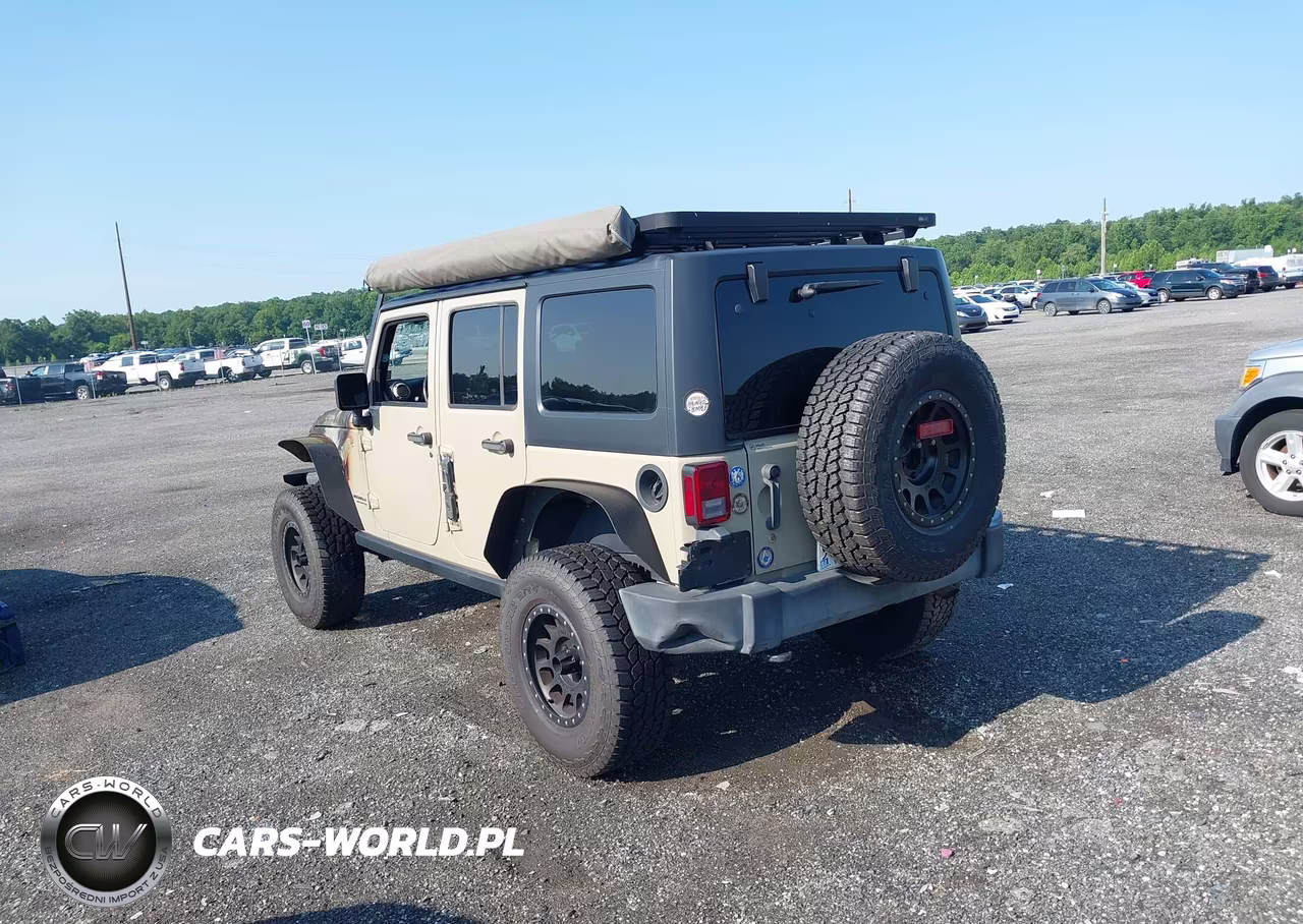 2017 Jeep Wrangler Unlimited Rubicon VIN:1C4BJWFG9HL713261 - 3