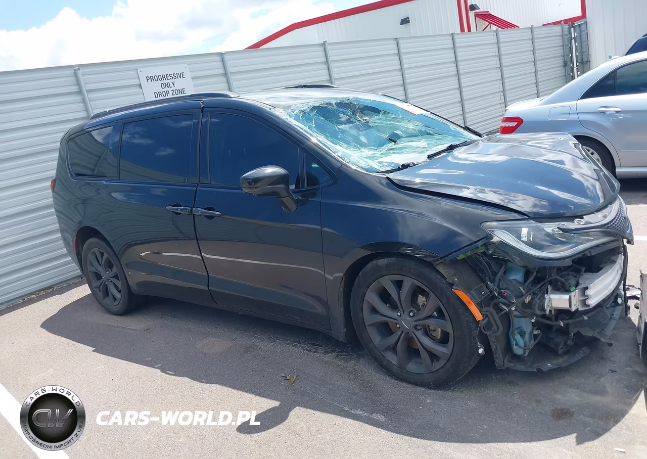 2019 Chrysler Pacifica Touring L VIN:2C4RC1BGXKR593874 - 13