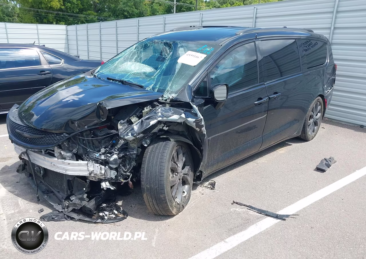 2019 Chrysler Pacifica Touring L VIN:2C4RC1BGXKR593874 - 2