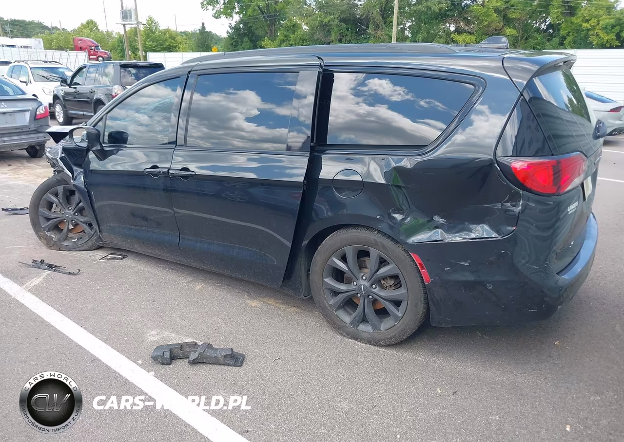 2019 Chrysler Pacifica Touring L VIN:2C4RC1BGXKR593874 - 3