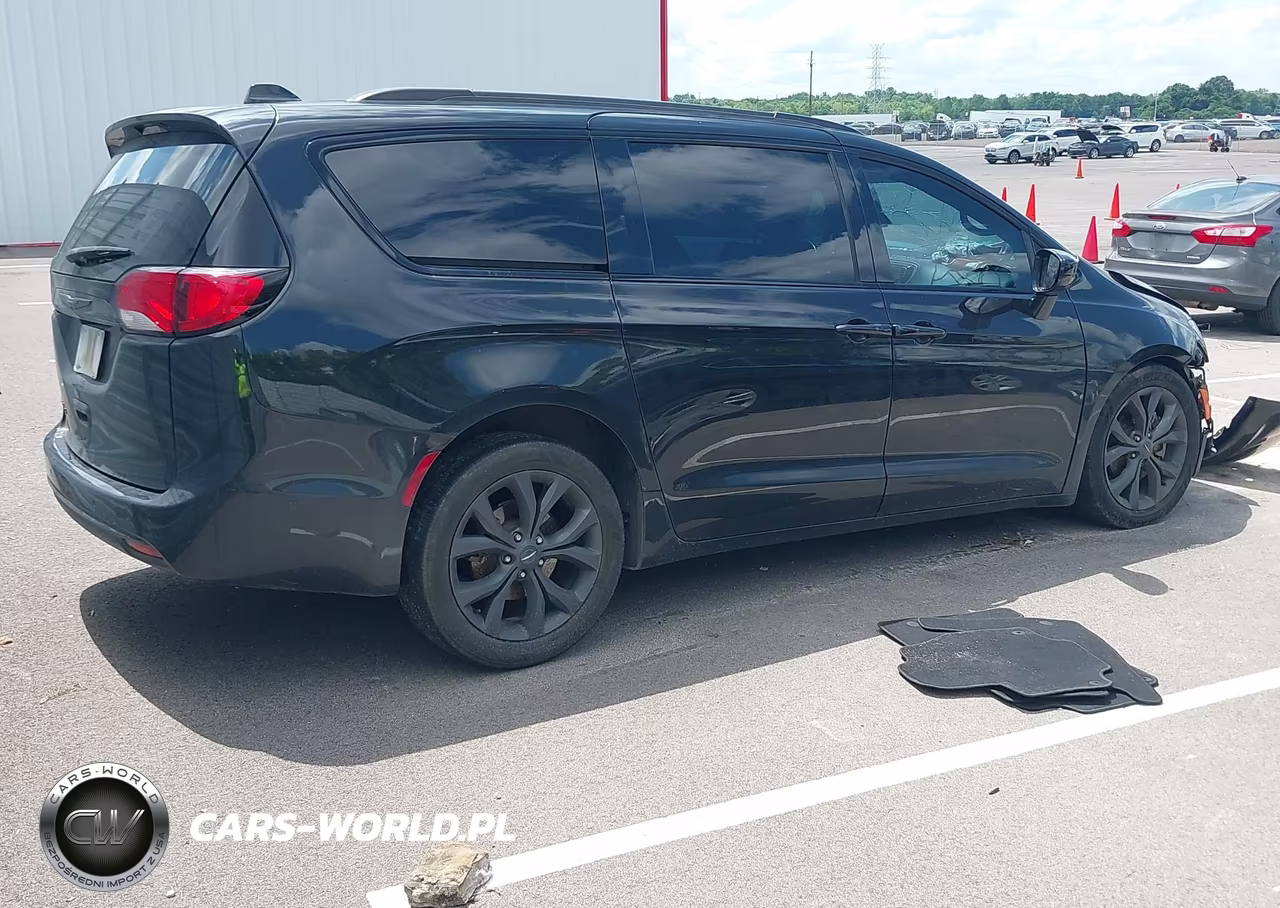 2019 Chrysler Pacifica Touring L VIN:2C4RC1BGXKR593874 - 4