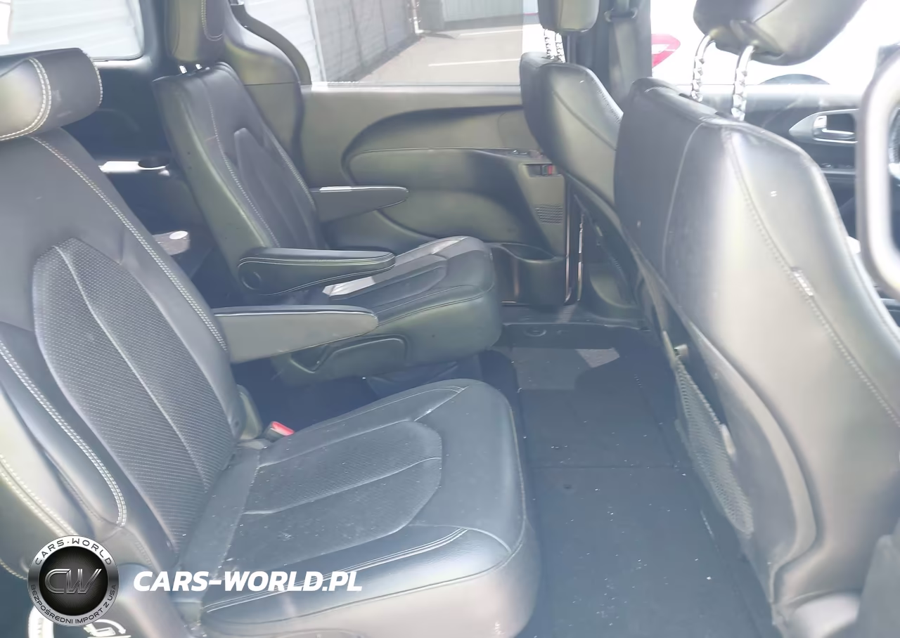 2019 Chrysler Pacifica Touring L VIN:2C4RC1BGXKR593874 - 8