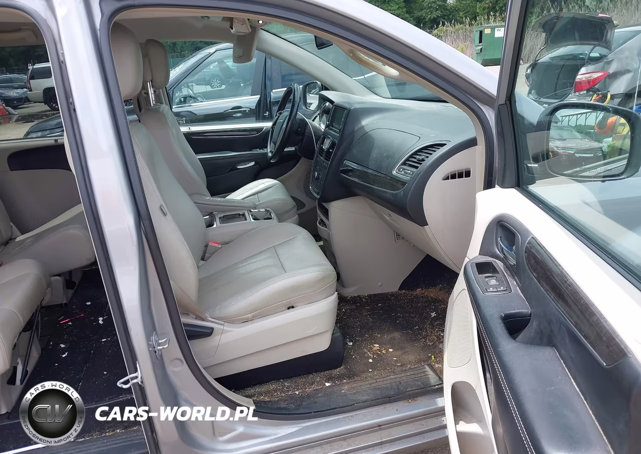 2014 Chrysler Town & Country Touring VIN:2C4RC1BG8ER453634 - 5