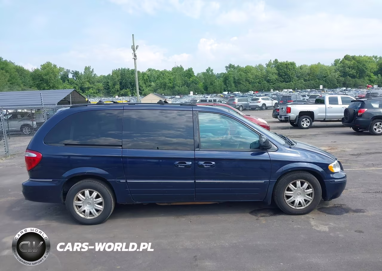 2005 Chrysler Town & Country Touring VIN:2C4GP54L95R491290 - 13