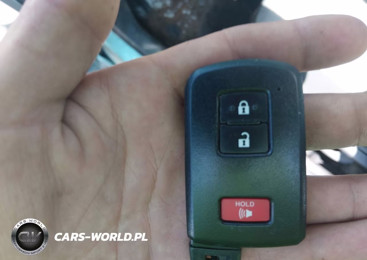 2013 Toyota Prius C Three VIN:JTDKDTB39D1054869 - 11