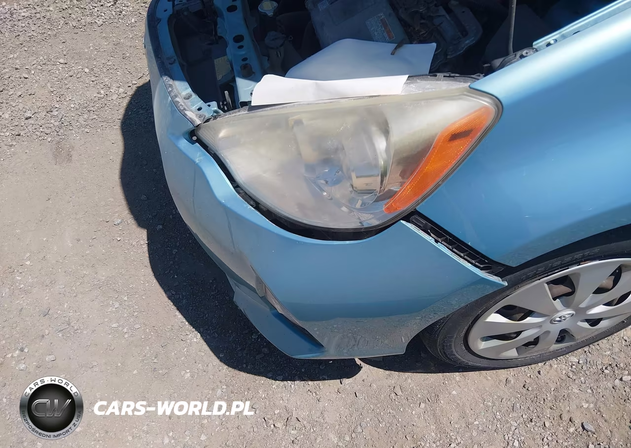 2013 Toyota Prius C Three VIN:JTDKDTB39D1054869 - 6