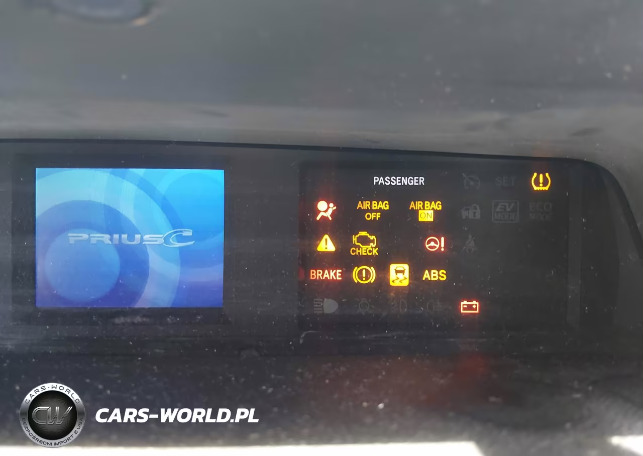 2013 Toyota Prius C Three VIN:JTDKDTB39D1054869 - 7