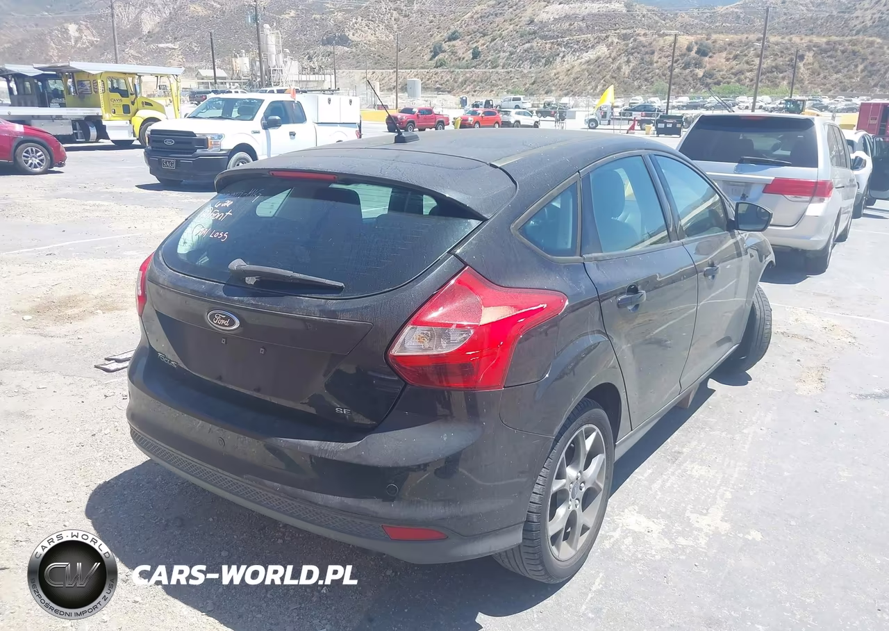 2014 Ford Focus Se VIN:1FADP3K27EL300403 - 4