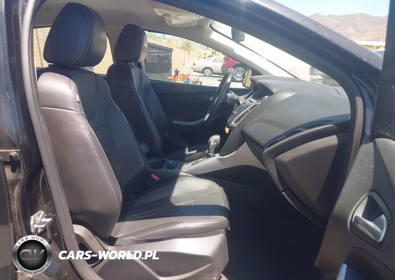 2014 Ford Focus Se VIN:1FADP3K27EL300403 - 5