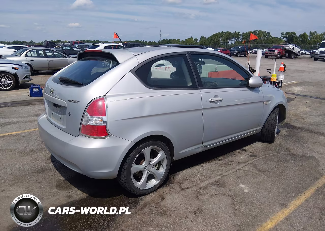 2007 Hyundai Accent Se VIN:KMHCN36C97U004807 - 4