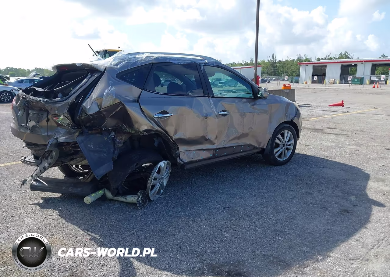 2011 Hyundai Tucson Limited VIN:KM8JU3AC7BU297701 - 4