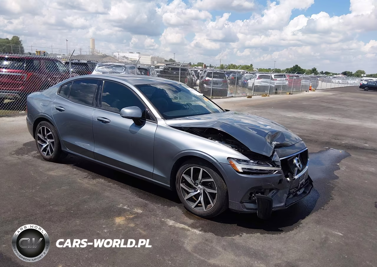 2020 Volvo S60 T5 Momentum
