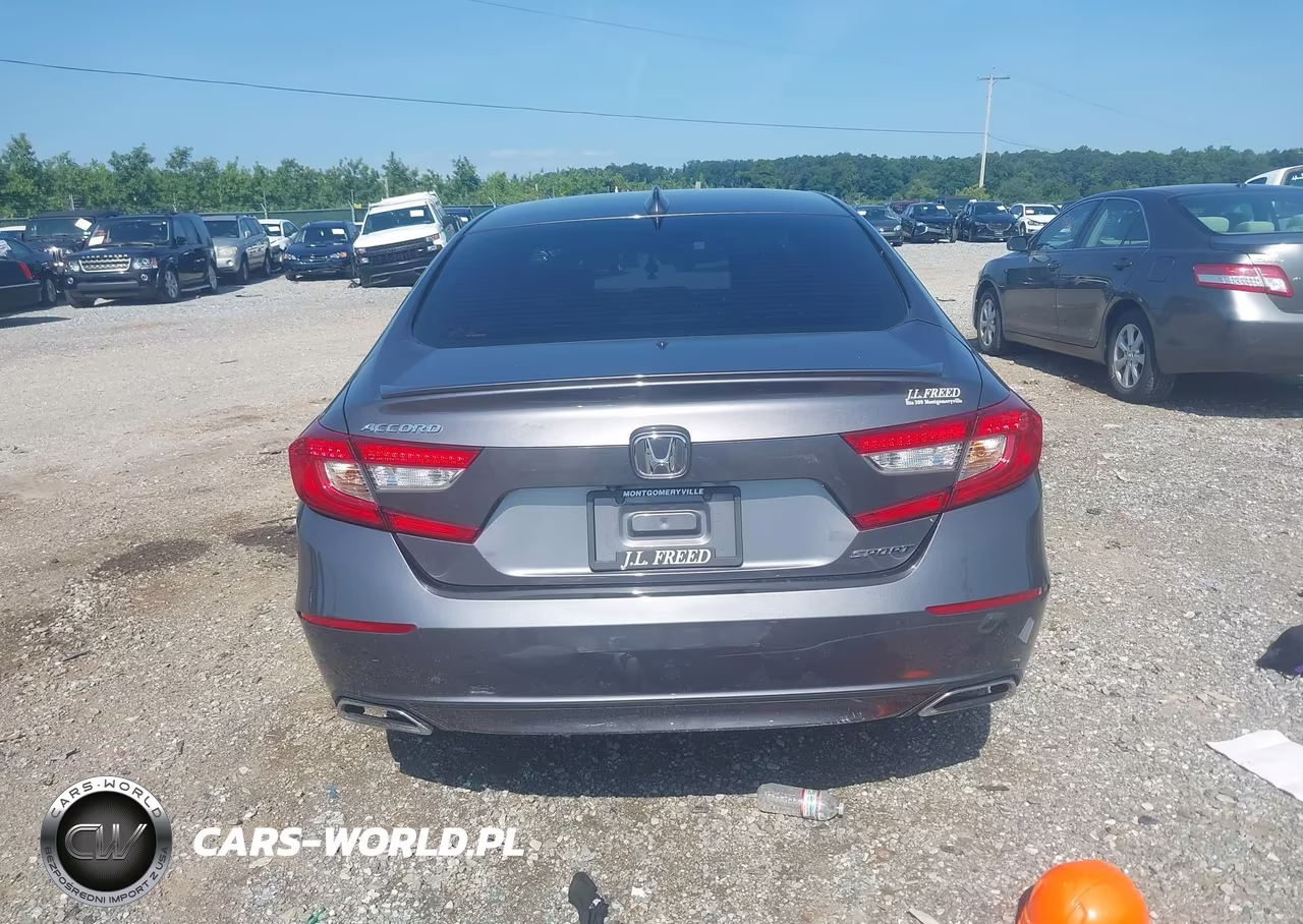 2018 Honda Accord Sport VIN:1HGCV1F3XJA243379 - 16