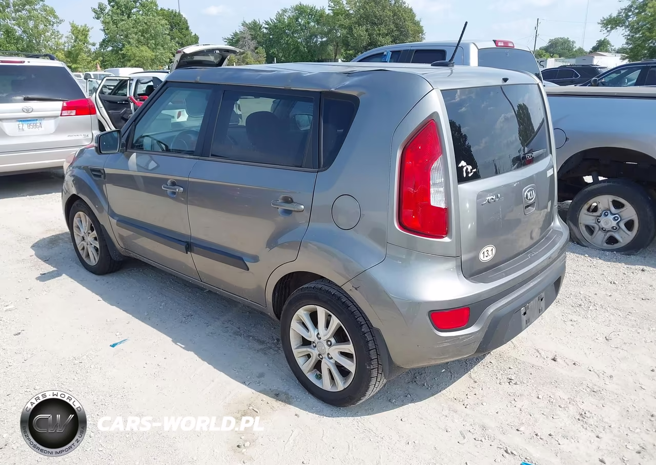 2013 Kia Soul + VIN:KNDJT2A6XD7528457 - 3