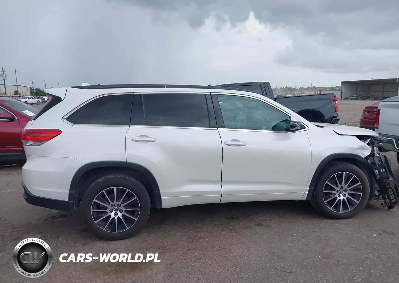 2018 Toyota Highlander Le VIN:5TDKZRFH4JS544645 - 12