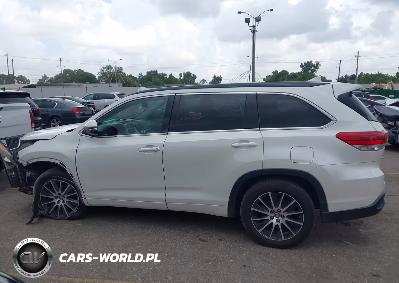 2018 Toyota Highlander Le VIN:5TDKZRFH4JS544645 - 13