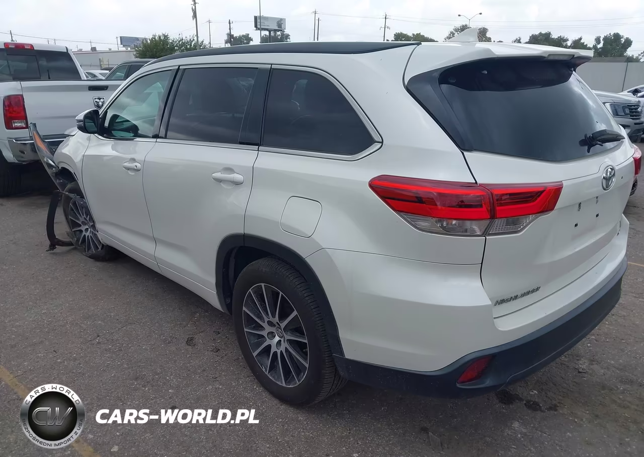 2018 Toyota Highlander Le VIN:5TDKZRFH4JS544645 - 3
