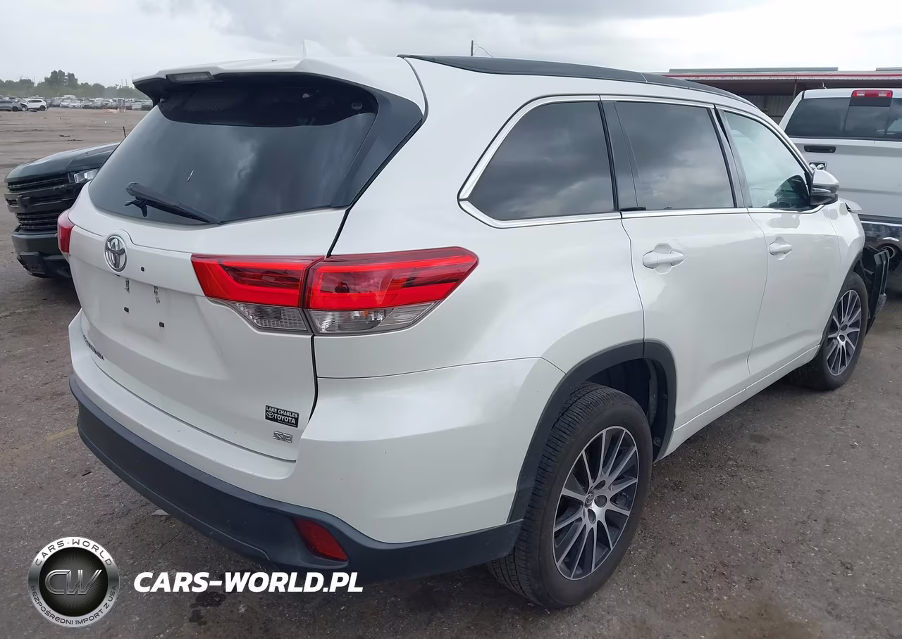 2018 Toyota Highlander Le VIN:5TDKZRFH4JS544645 - 4