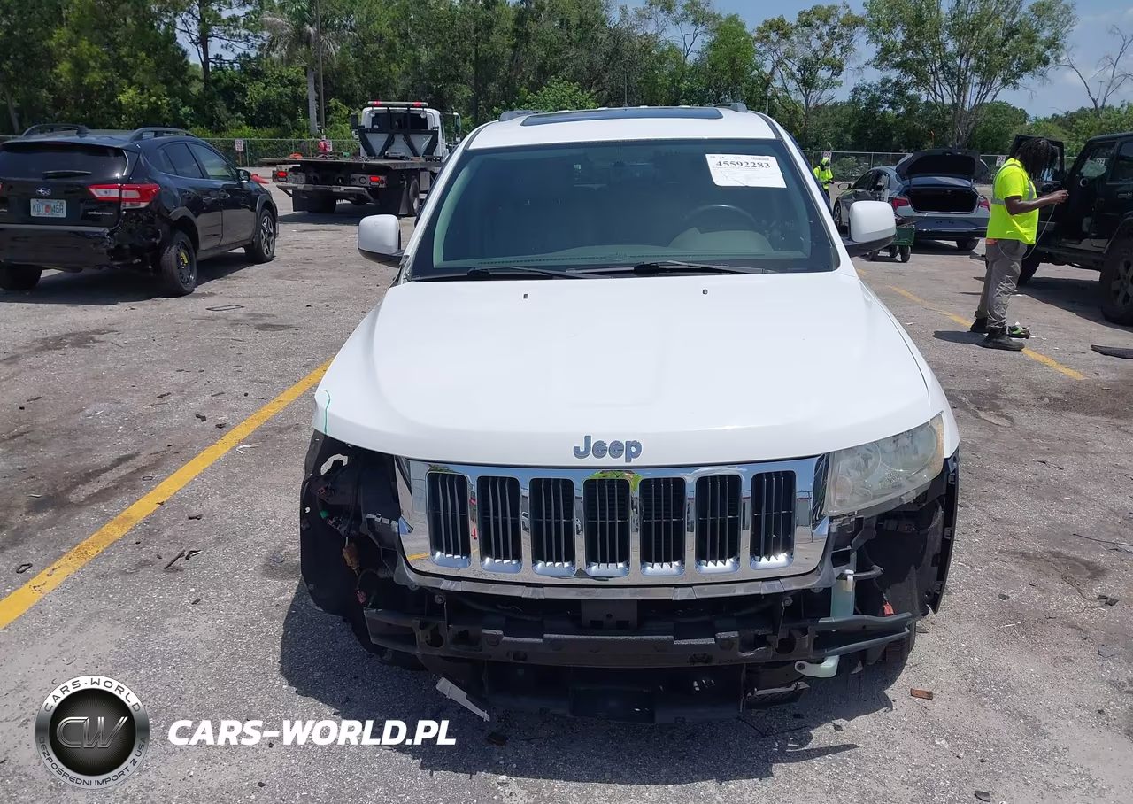 2013 Jeep Grand Cherokee Laredo VIN:1C4RJEAGXDC642842 - 13