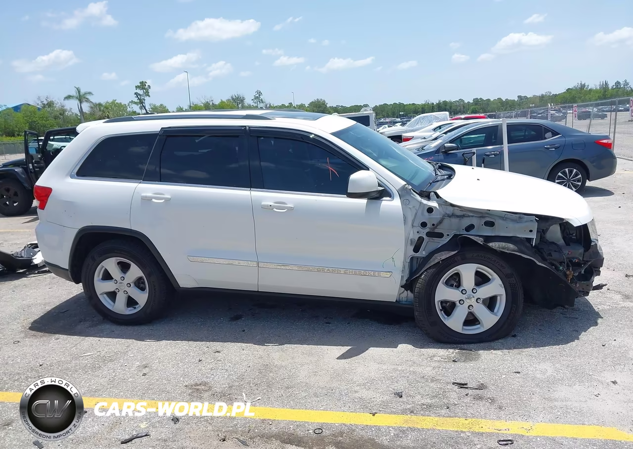 2013 Jeep Grand Cherokee Laredo VIN:1C4RJEAGXDC642842 - 14