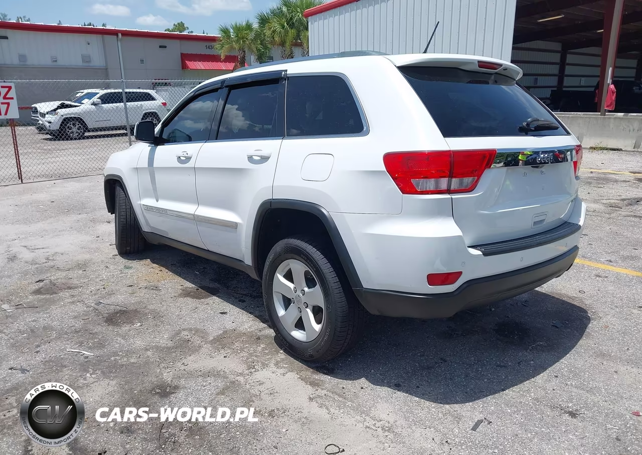 2013 Jeep Grand Cherokee Laredo VIN:1C4RJEAGXDC642842 - 3