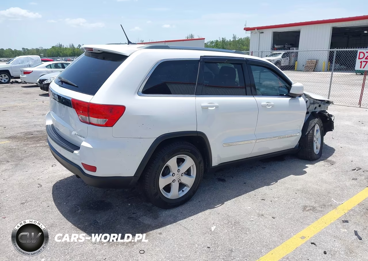 2013 Jeep Grand Cherokee Laredo VIN:1C4RJEAGXDC642842 - 4