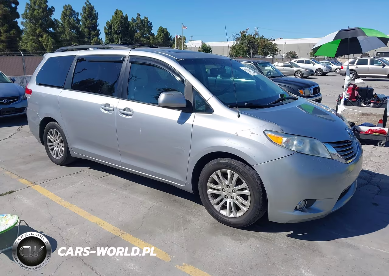 2012 Toyota Sienna Xle V6 8 Passenger – zdjęcie 1 z 16