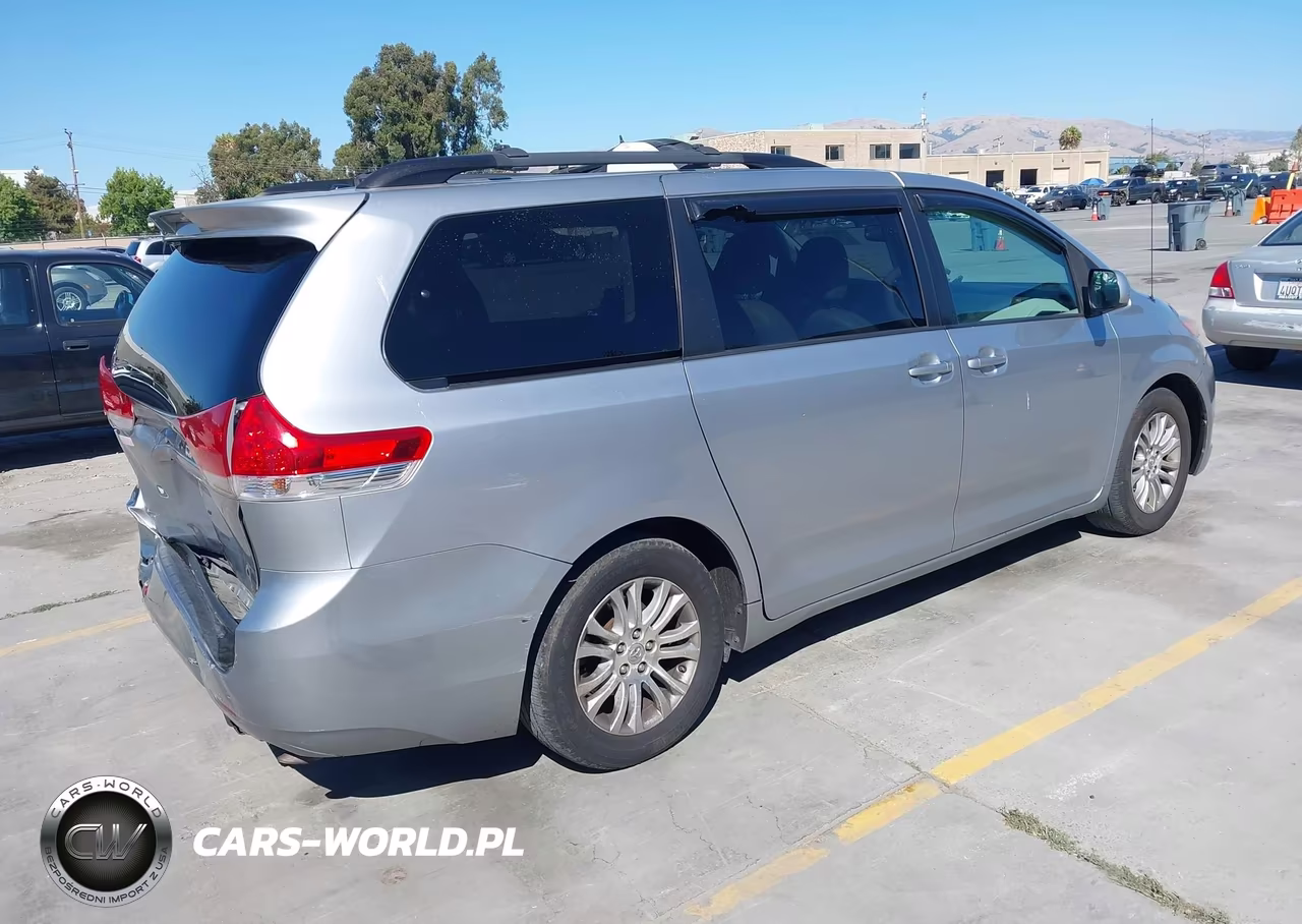 2012 Toyota Sienna Xle V6 8 Passenger VIN:5TDYK3DC0CS190466 - 4