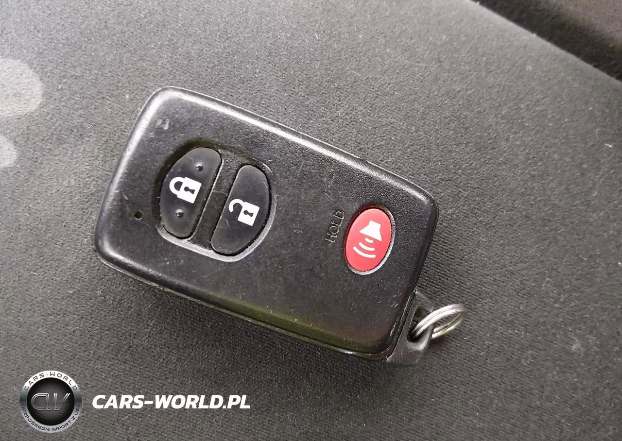 2015 Toyota Prius Two VIN:JTDKN3DU6F1903992 - 11